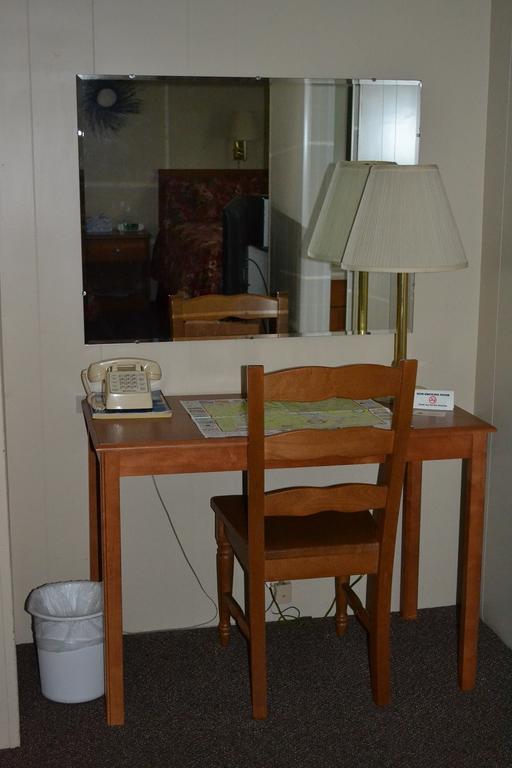 Twin City Motel Barre Habitación foto
